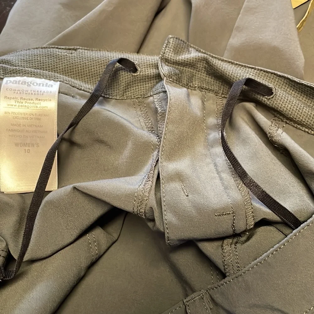 Patagonia Gray Cropped Athletic Hiking Pants Size 10.